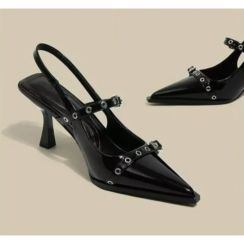 Mode Spitzschuh Flacher Mund Neue hochhackige Sandalen Sommer Elegante Schnalle Verziert Stiletto Schwarz Damenschuhe