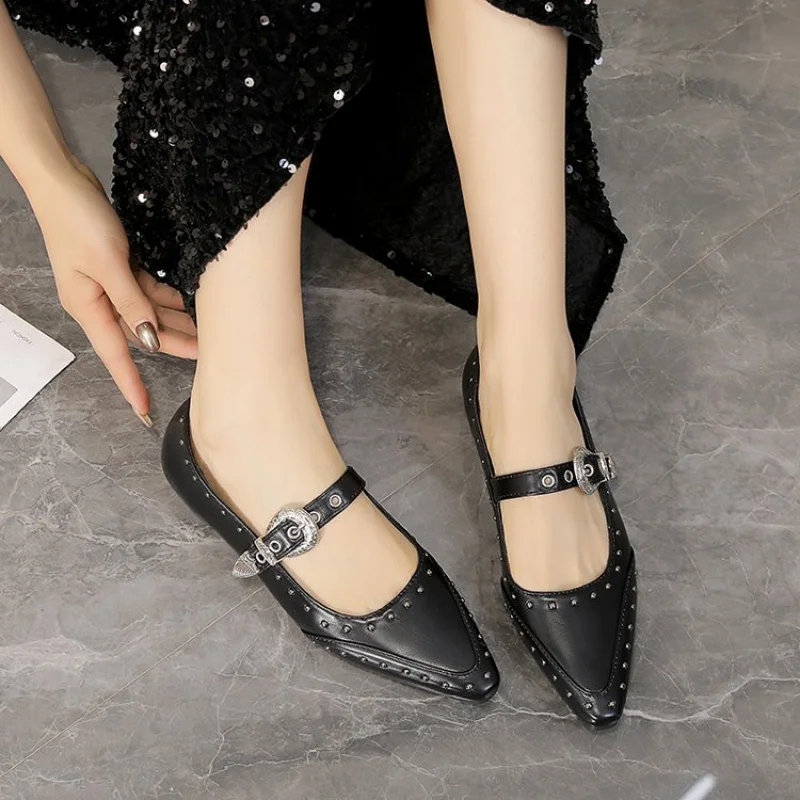 Damen Französische Vintage Spitze Mary Jane Ballerinas 2026 mit Nieten, Lederriemen und Schnalle, Süße Punk Casual Büroschuhe Image