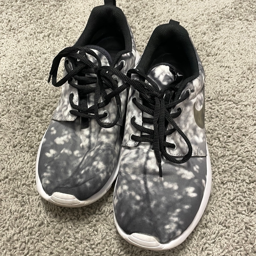 Nike Shoes | Black And White Nike Tennis Shoes | Color: Black/Gray | Size: 9