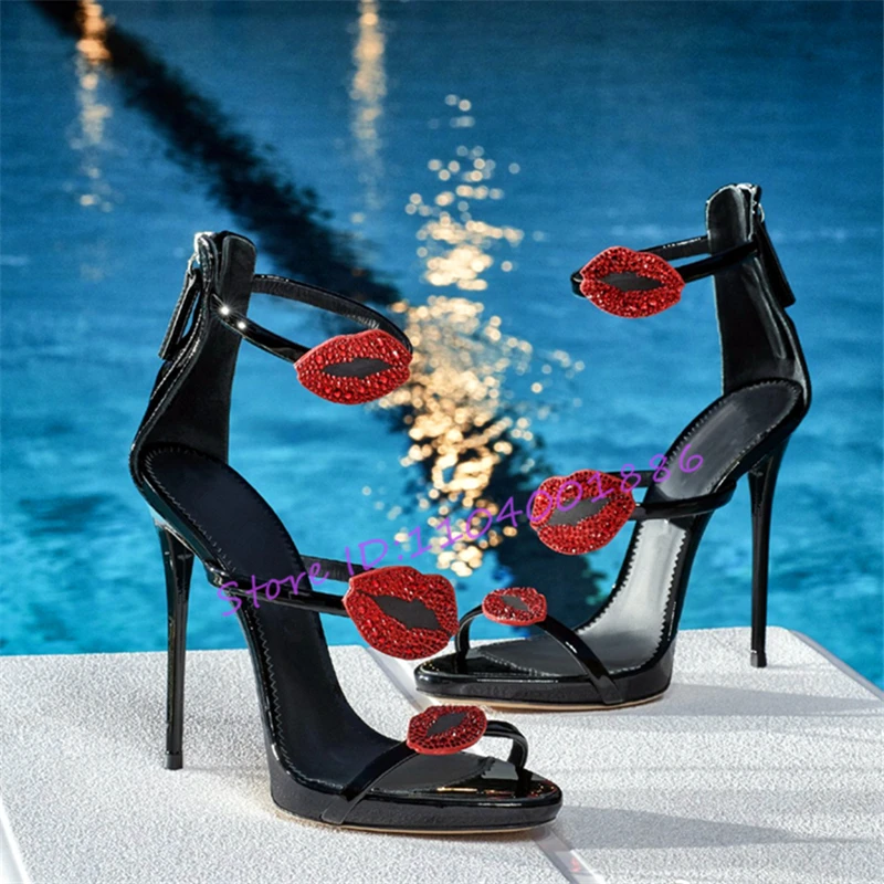 Sexy Rote Lippen Strass Frauen Sandalen Schwarz Patent Lederband Plattform Offene spitze 11 cm High Heels Bankett Party Stiletto schuhe