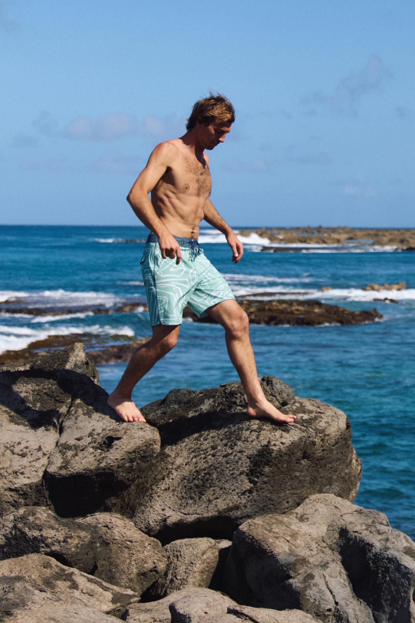 O'Neill Men's Hyperfreak Mysto Scallop 19"" Board Shorts in Green, Size 32, Elastane/Polyester