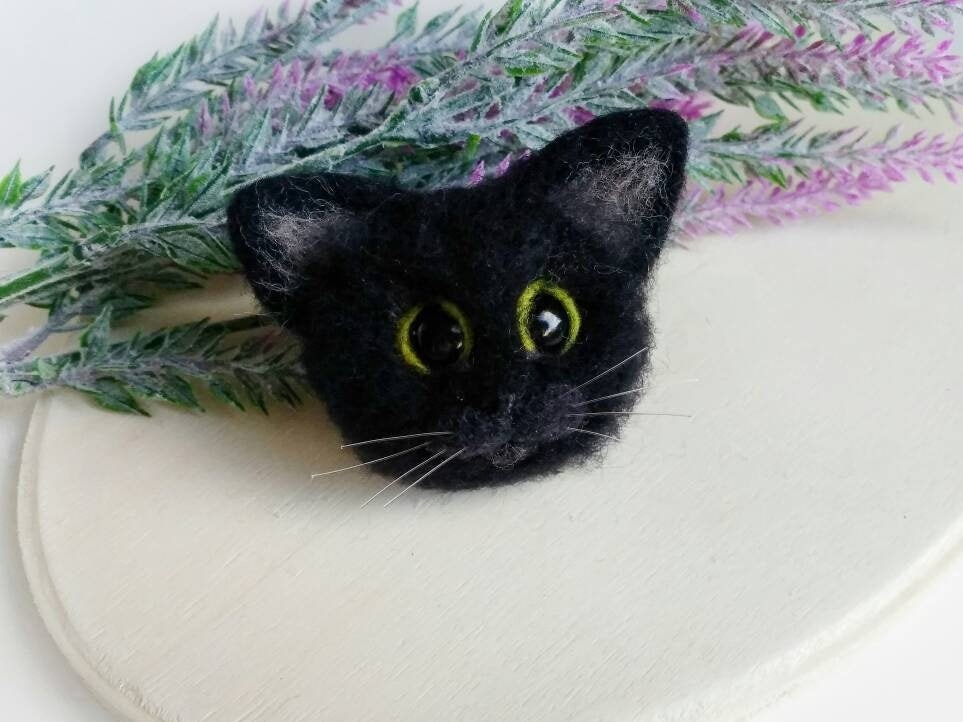 Spilla a forma di gatto in feltro ad ago, gioielli da strega con gatto nero, spilla a forma di gatto nero in feltro, spilla a forma di gattino in lana