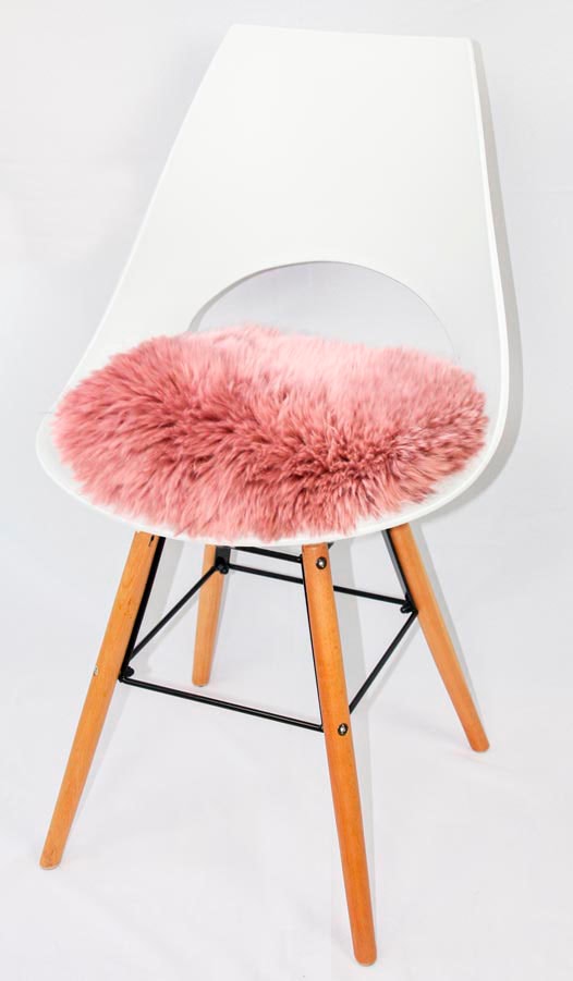 Stuhlkissen HEITMANN FELLE "Lamm, Sitzauflage rund" Gr. 41, lila (mauve, felloptik unifarben), B:45cm L:45cm Ø:45cm, Lammfell, Dekokissen_Sitzkissen_Kissenhüllen, Stuhlkissen, Ø 45 cm, echtes Lammfell, waschbar, auch als 2er oder 4er Set Image