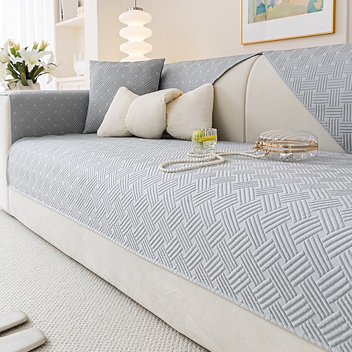 Cremefarbener Sofabezug aus Eisseide, rutschfest, kühlend, atmungsaktiv und weich – ideal für heiße Tage. Image