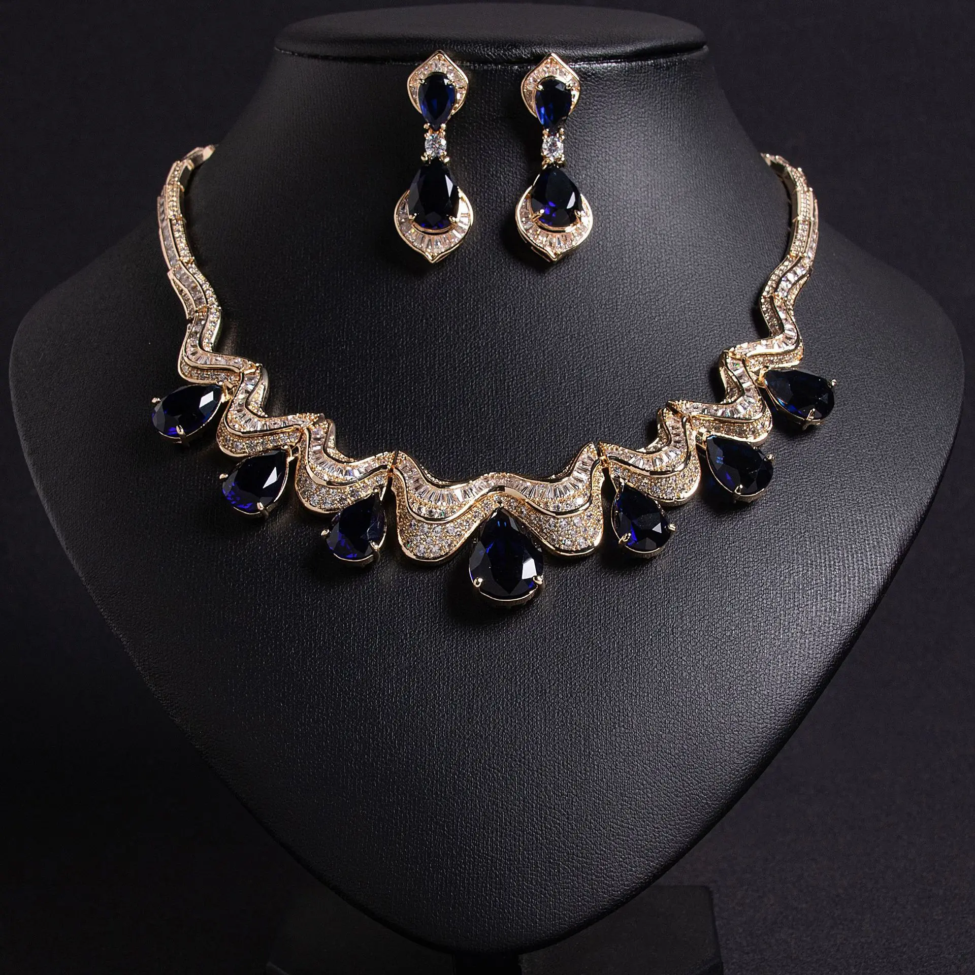 Nuova collana di gioielli, accessori da sposa alla moda, a forma di goccia d'acqua, ciondolo retrò di alta gamma, zircone, collana con catena di lusso leggero