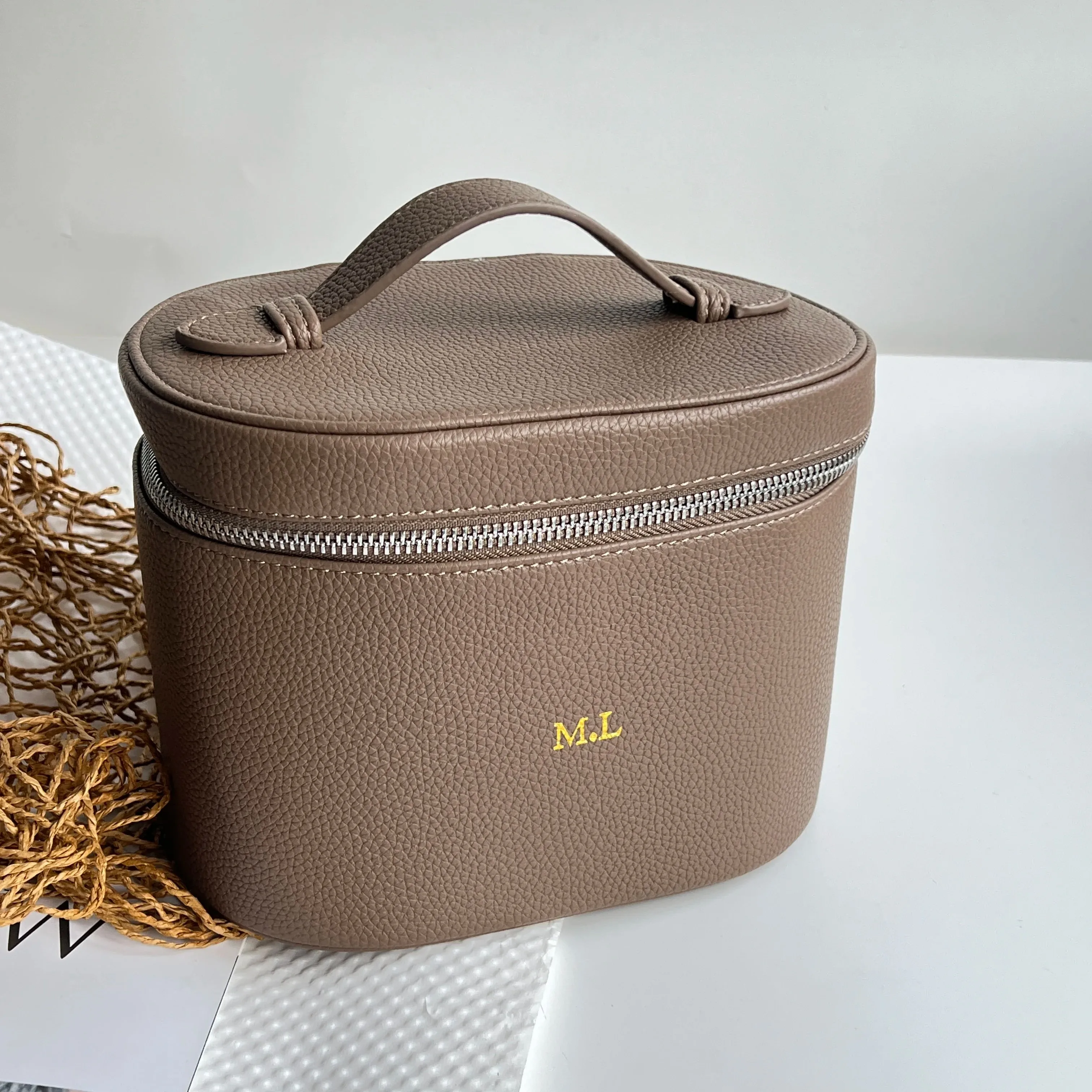 Anpassbare Namens-Reisetasche - Abnehmbare Kosmetiktasche mit Separatem Waschfach aus Pebble-Leder Image