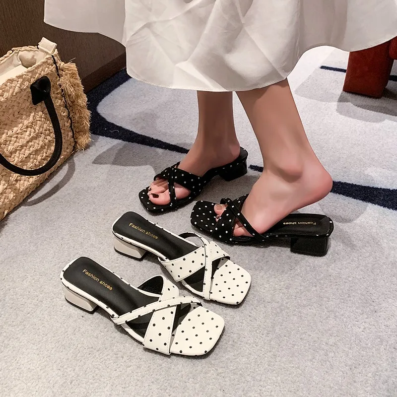 2026 Neue Sommer Polka Dot Damen Pantoletten – Schlichte offene Zehenpartie, dicker Absatz, elegante Slipper für Damen, rutschfeste Strand- und Urlaubssandalen