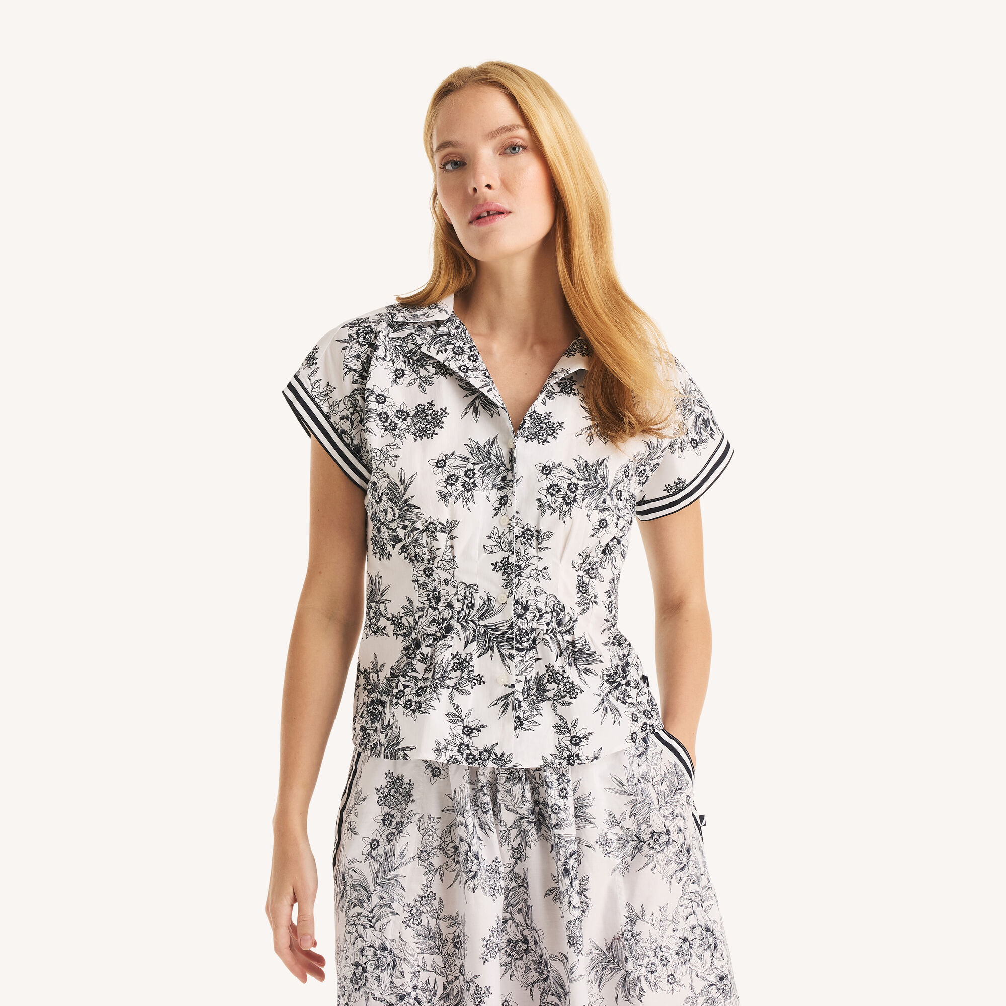 Nautica Women's Printed Fitted Short-Sleeve Shirt 105 (Egret), M