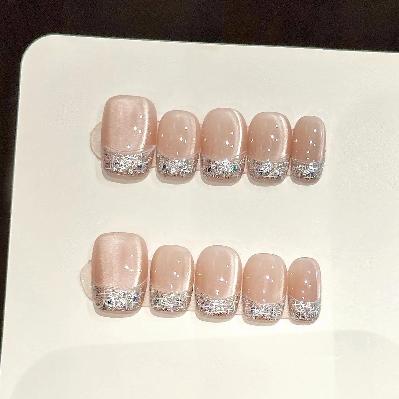 10 Stück kurze handgemachte Nägel zum Aufdrücken, künstliche Nägel im französischen Stil, Seiden-Katzenauge mit Design, tragbare Flash-gebrochene Diamant-Kunstnägel Image