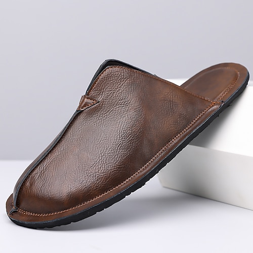 Braune, leichte Herren-Slipper aus Kunstleder – bequeme Freizeitschuhe für jeden Tag. Image