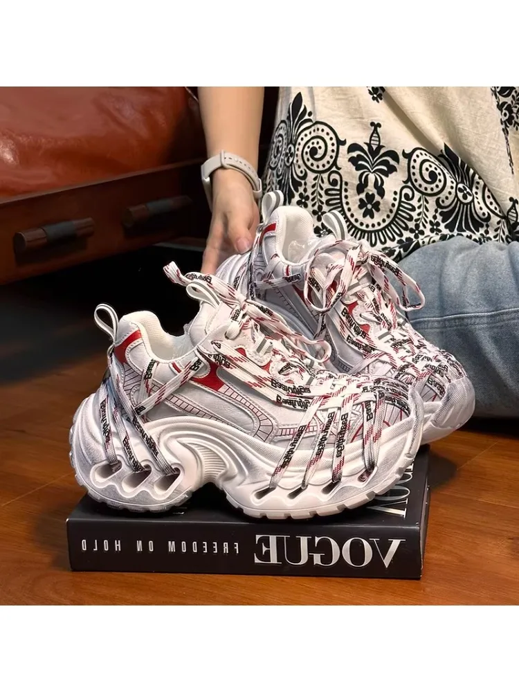 2026 Retro Schnür-Plateau-Sneaker im Distressed-Look für Damen, Modische Vielseitige Höhenerhöhende Freizeit-Sportschuhe Image