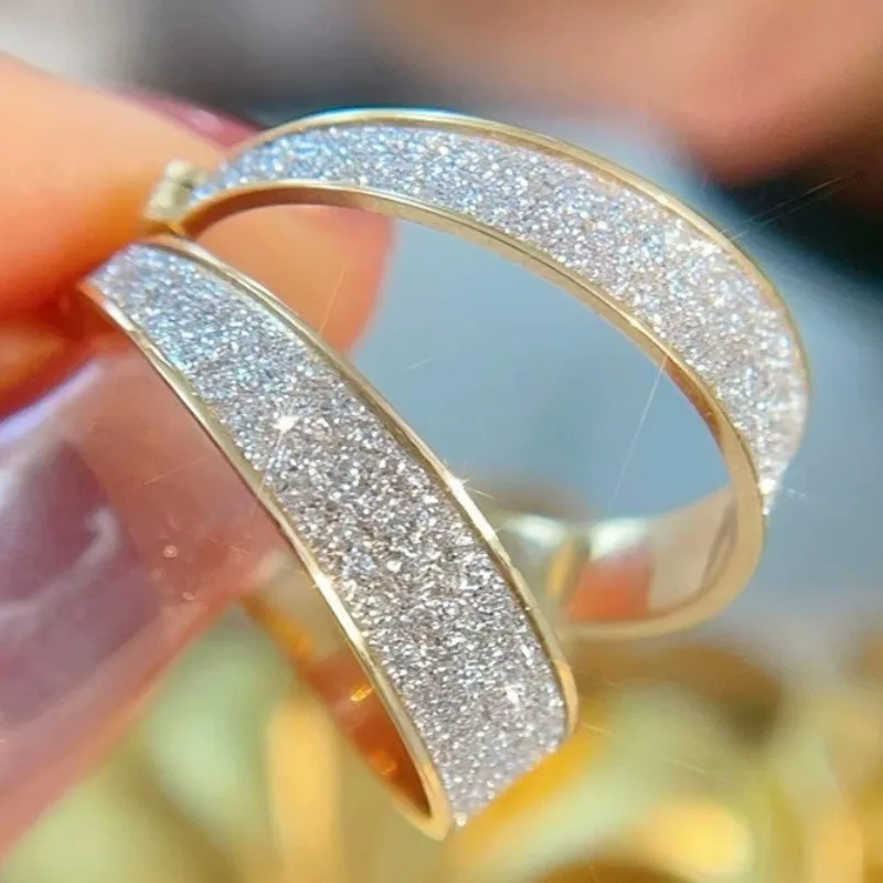Modische Charm-Ohrringe im zweifarbigen Design für Damen, eleganter Luxus, funkelnder synthetischer Zirkonia, Jubiläums-Schmuckzubehör Image