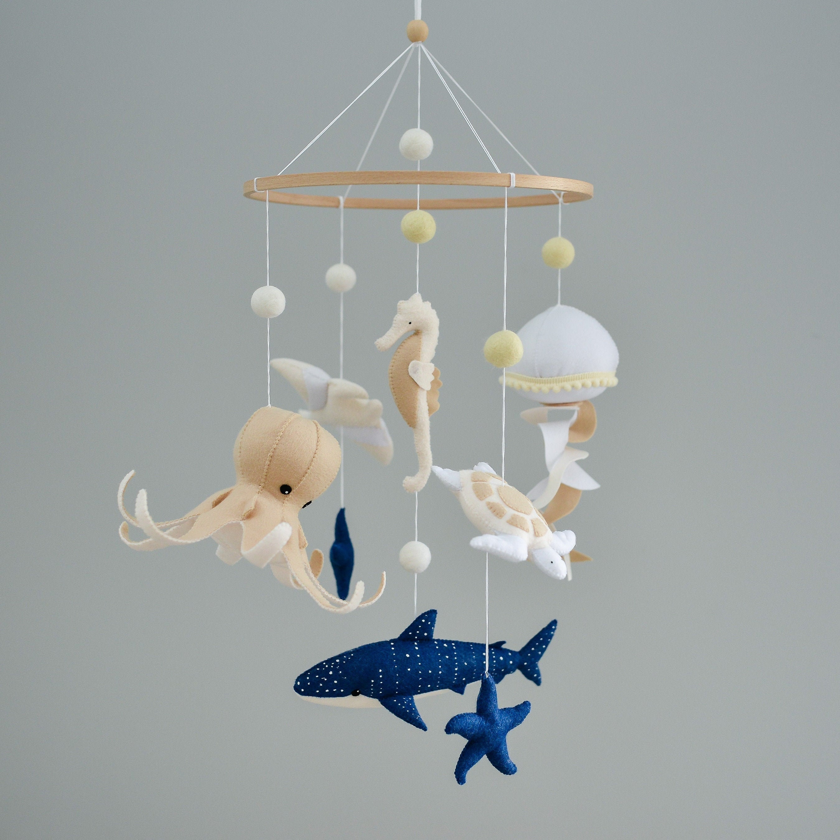 Giostrina per culla a tema oceano - Giostrina per culla con animali neutri - Giostrina nautica per cameretta - Giostrina per culla a forma di squalo b
