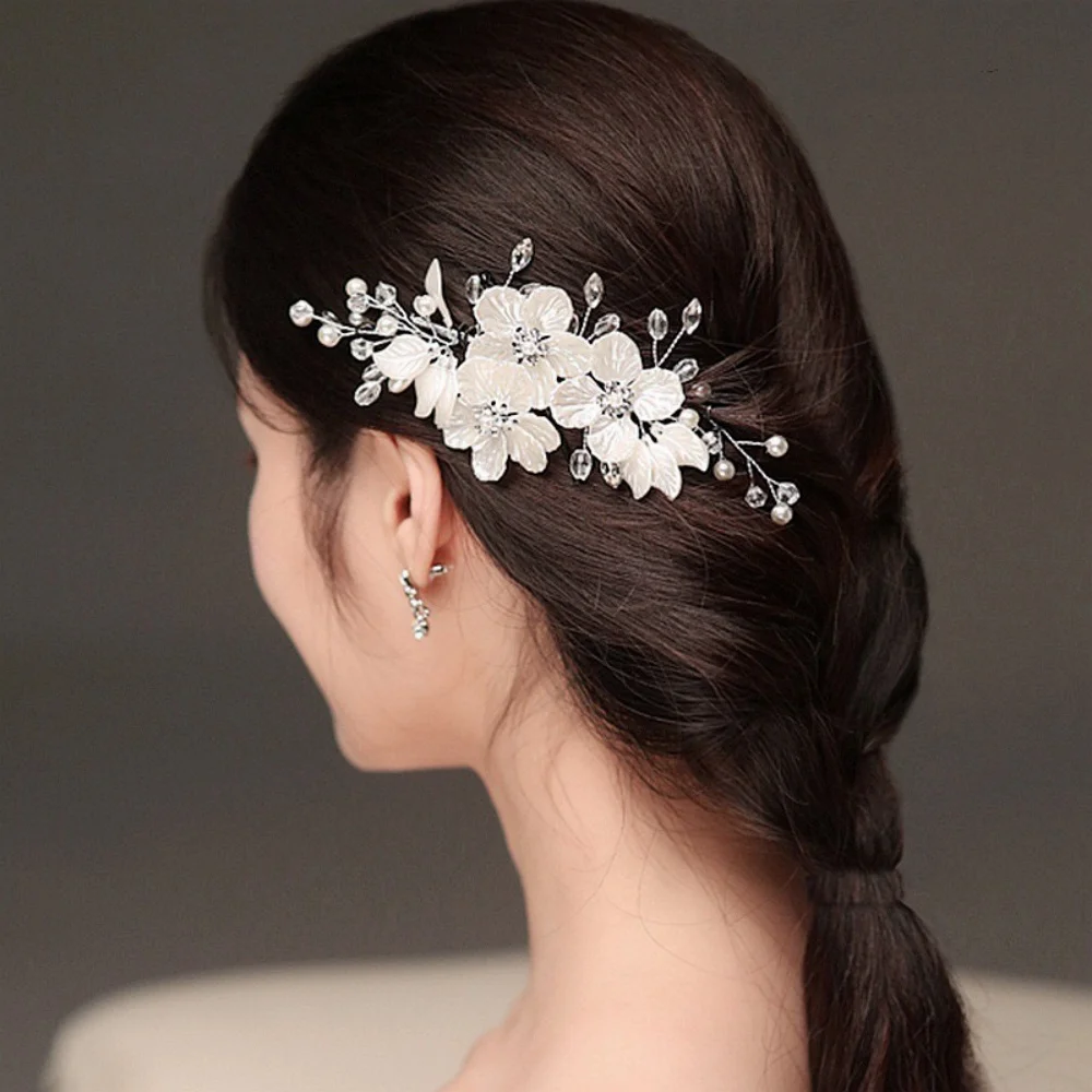 Braut-Haarkamm mit Kristallblumen, elegantes Hochzeits-Haaraccessoire, ideale Wahl für Bräute und Brautjungfern Image