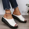 Damen Weiße Sandalen Sommer 2026 Neu Retro Keilabsatz mit Fischmaul-Ausschnitt Hohe Absätze Dicke Sohle Damenschuhe Große Größe 44