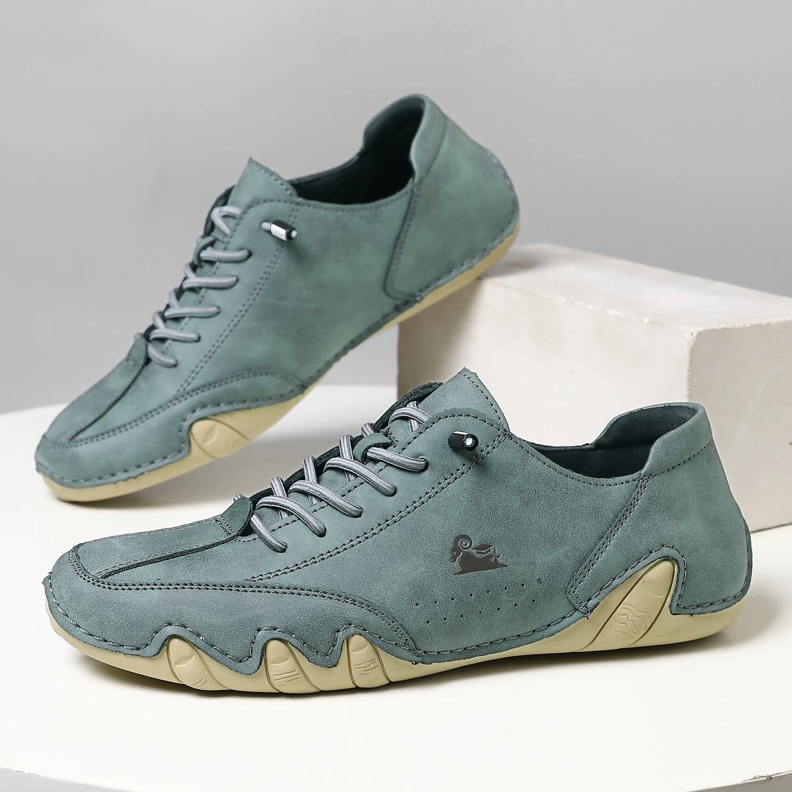 Herren- und Damen-Freizeitschuhe für alle Jahreszeiten, neue Übergrößen, atmungsaktive Outdoor-Walkingschuhe, Paar-Low-Top-Leichtgewicht-Sportschuhe Image