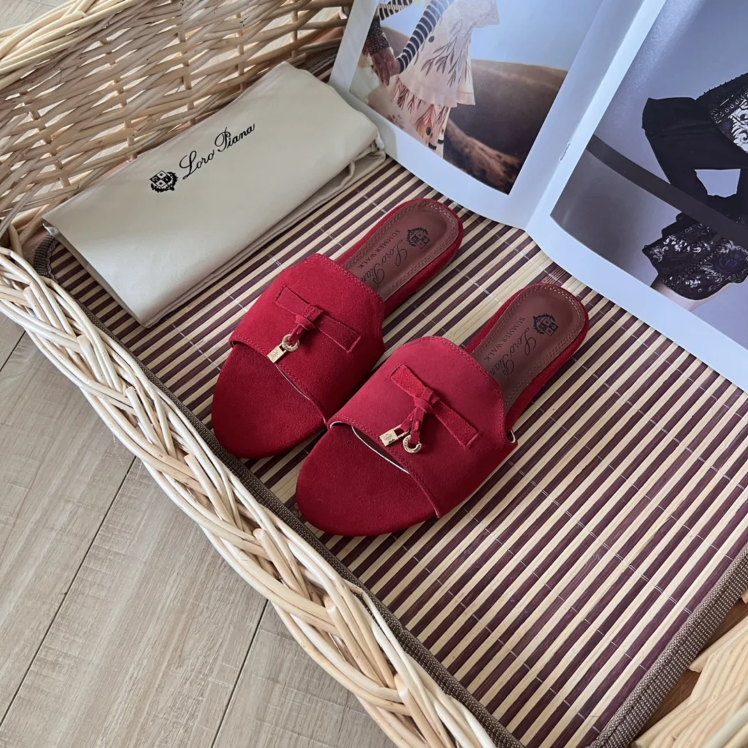 LORO PIANA AUSTRALIS NEU 2026 Luxuriöse Braune Wildleder-Damenpantoffeln mit Quastendekor Sommerschuhe Lässige Damen-Slides Flache Schuhe Image