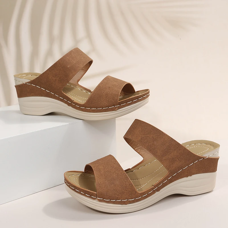 2026 Sommer-Slipper Übergrößen Damenschuhe Retro Römische Sandalen Damen PU Casual Blumen-Keilsandalen Plateau-Slipper 35-43 Image