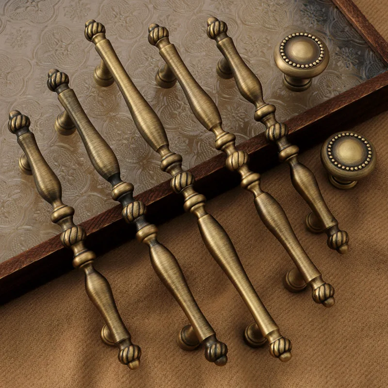 Antike Messing-Küchenschrankgriffe Bronze-Griffe für Kleiderschrank und Schublade Schuhschränke Zuggriffe Nordische Möbelgriffe