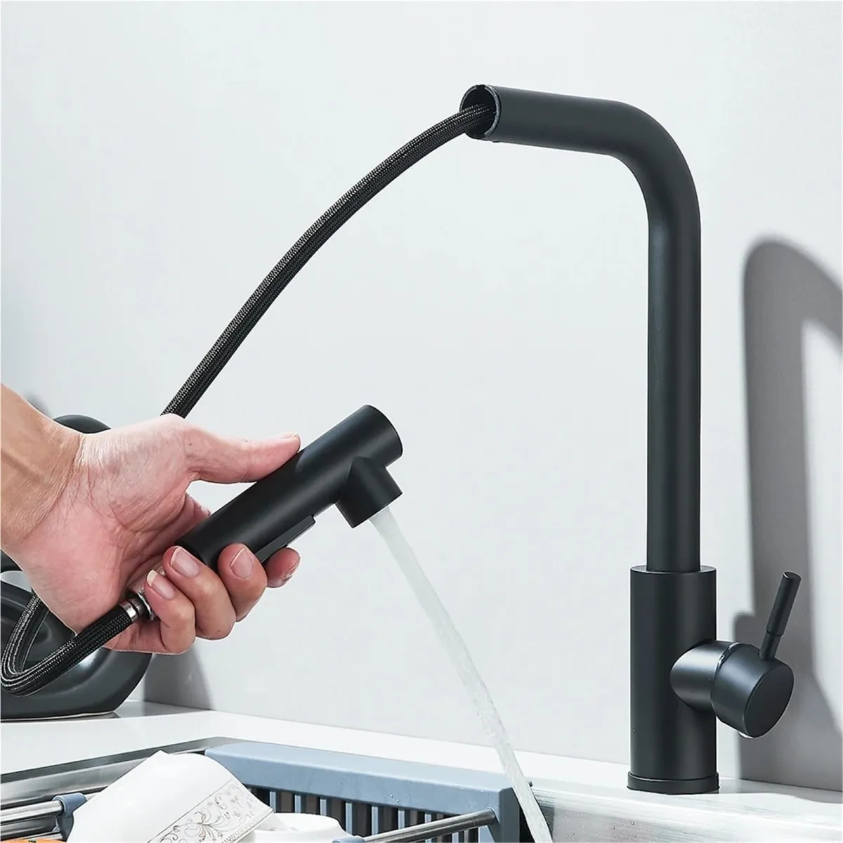 Schwarzer Ausziehbarer Küchenarmatur mit 2 Modi: Strahl- & Sprühdüse, Edelstahl Warm-Kalt-Wassermischer für die Arbeitsplatte Image