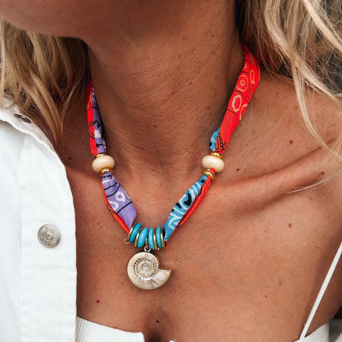 Collana Sciarpa Colorata da Donna con Conchiglie, Collana Bandana Estiva, Collana Oceano, Gioielli Boho per Vacanze al Mare