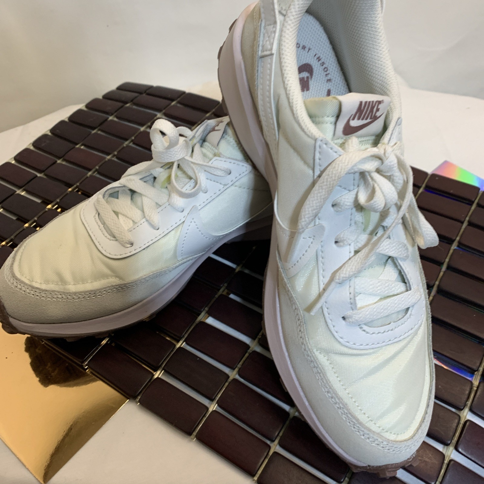 Nike Shoes | Women's Size 8.5- Nike Daybreak White Sneaker With White Nike Swish Back Pull | Color: White | Size: 8.5