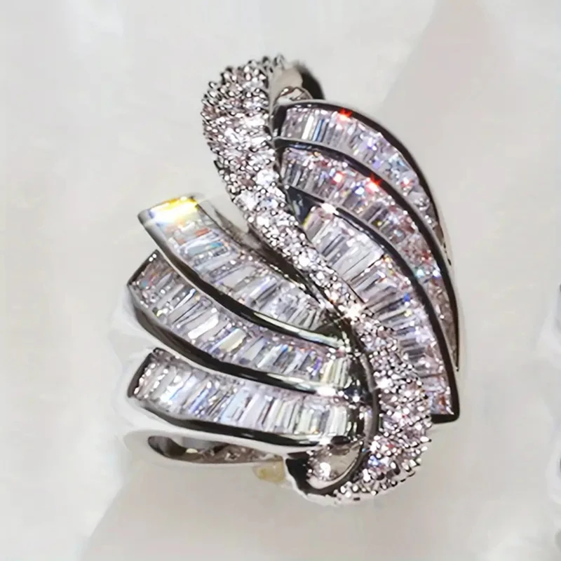 Huitan Neue wunderschöne Damenringe für Verlobung, Hochzeit, geometrisch geformt, funkelnde Zirkonia-Kristallringe, Modeschmuck Image