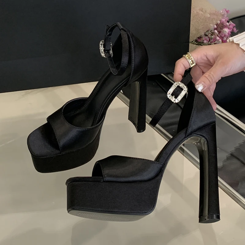 Liyke Runway Style Schwarze High Heels Plateau-Sandalen für Frauen, gemütliche Seide, quadratische Zehen, Schnallenriemen, Damen-Partykleid-Schuhe, Größe 40