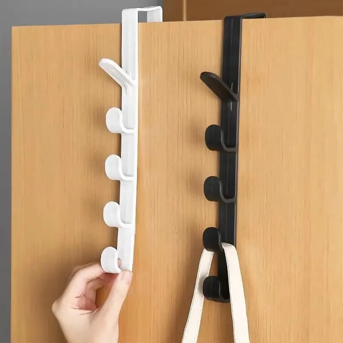 Hinter der Tür, Kleiderhaken, Kleiderbügel hinter der Tür, Schrank, Kleiderschrank, Schlafsaal, Türhaken, Lagerregal