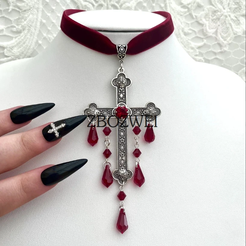 Großer Kreuz-Halsband, roter Goth-Halsband, Gothic-Kreuz, Gothic-Kreuz-Samt-Halsband, roter Samt-Halsband mit Kreuz, Samt-Kreuz-Halsband,