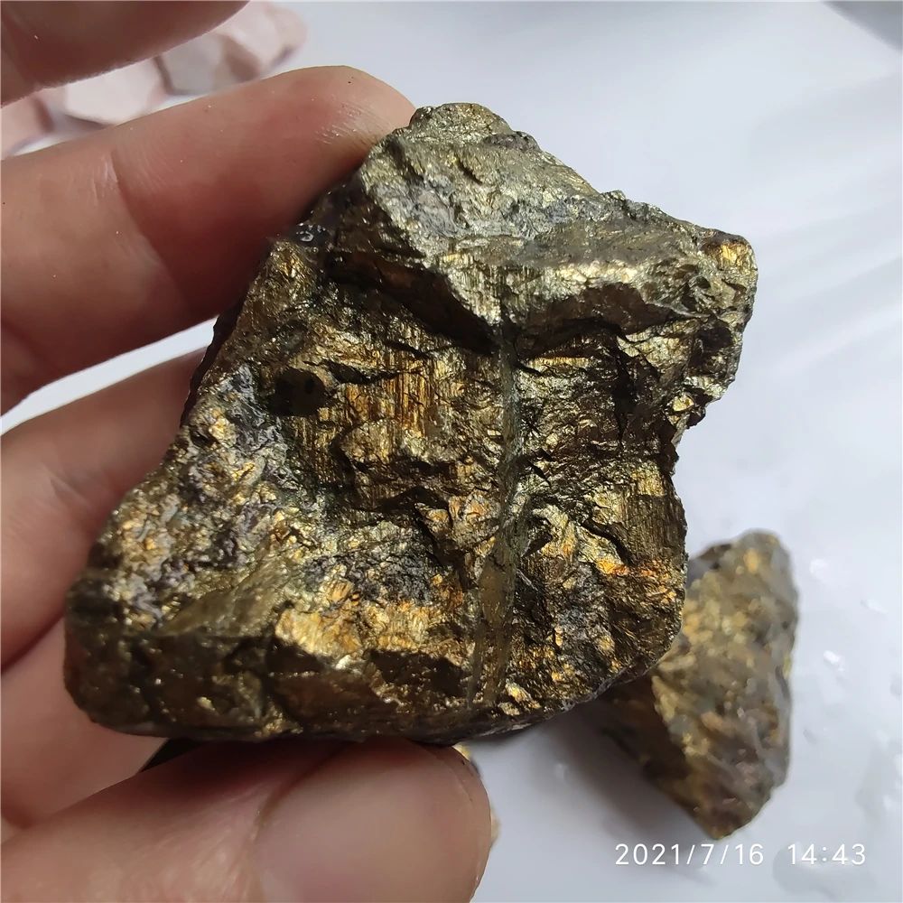 Natürlich enthaltend Gold Silber und Kupfererz Cufes2 Chalko pyrit Mineral Kristall Erz Stein Lehr proben experimentell Image