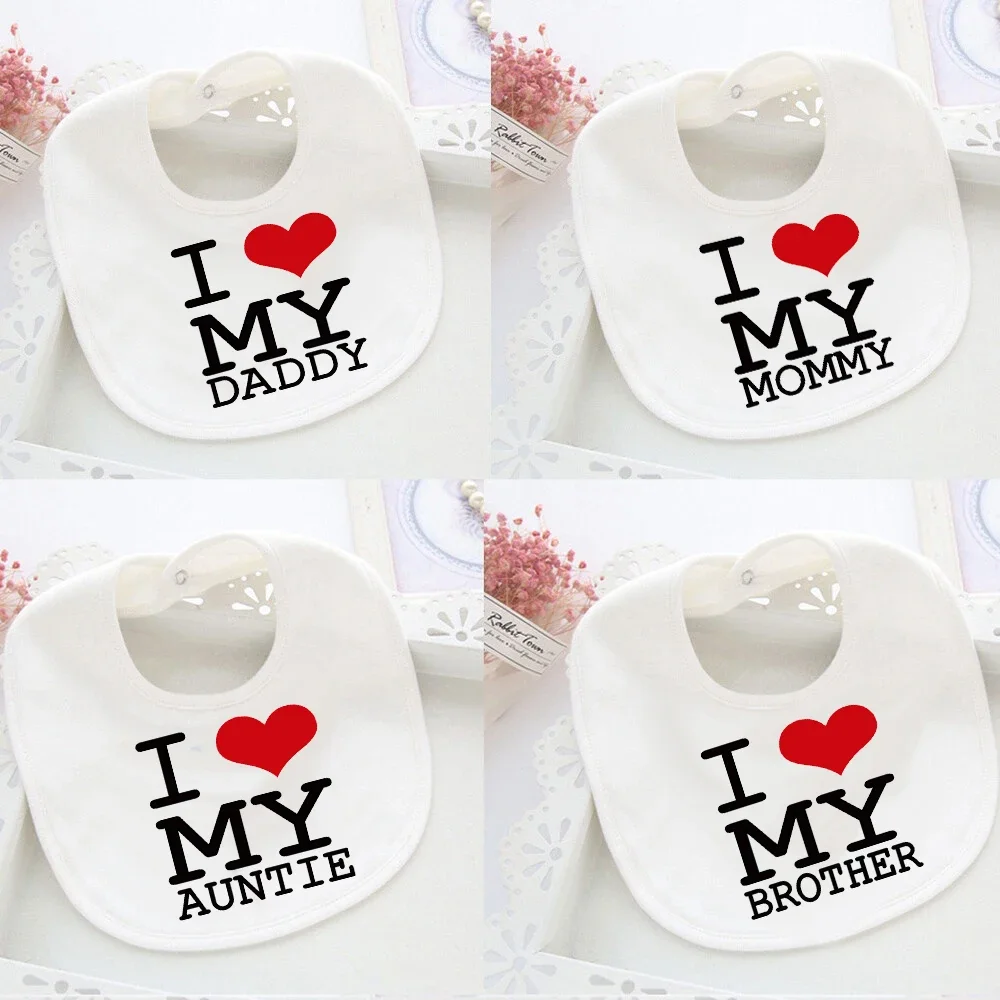 ICH Liebe Mama/Papa/Tante/Brother Gedruckt Baby Lätzchen Mädchen Jungen Baumwolle Bib Neugeborenen Speichel Handtuch Infant feed Lätzchen Baby Dusche Geschenke Image