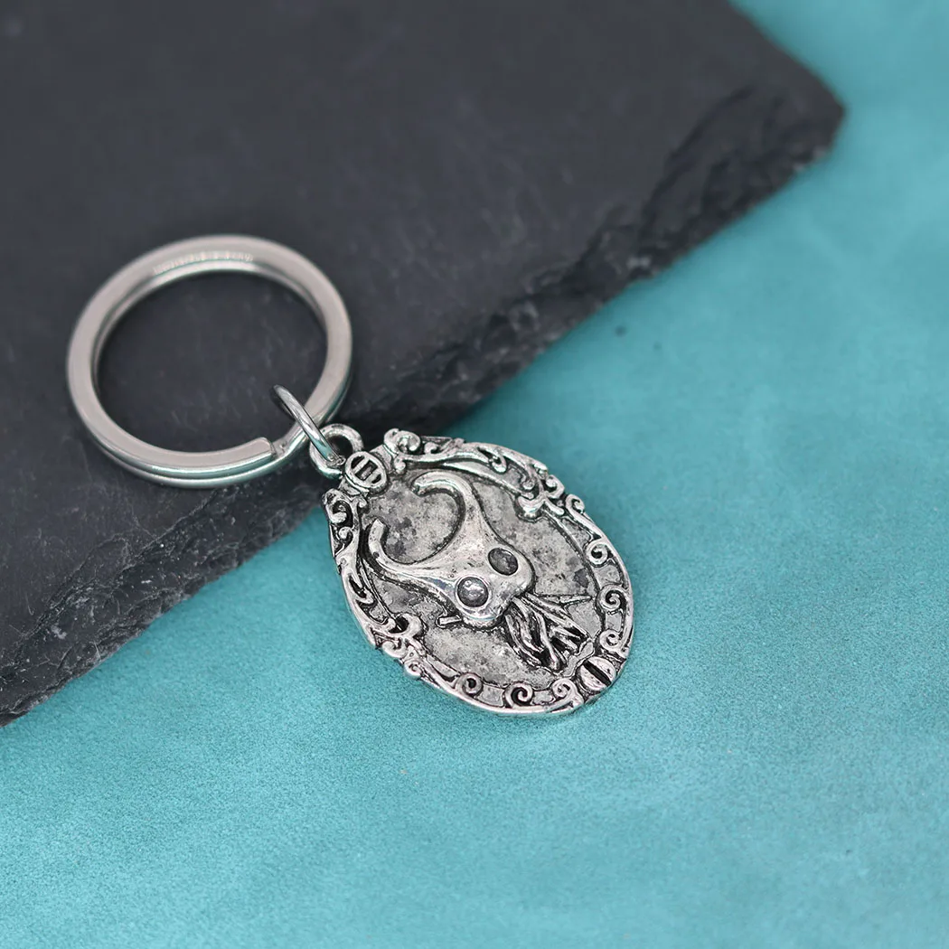 Messing Hollow Knight Edelstahl Anhänger Schlüsselanhänger für Männer Frauen Antik Silber Punk Schmuck Geburtstagsgeschenk für Freund