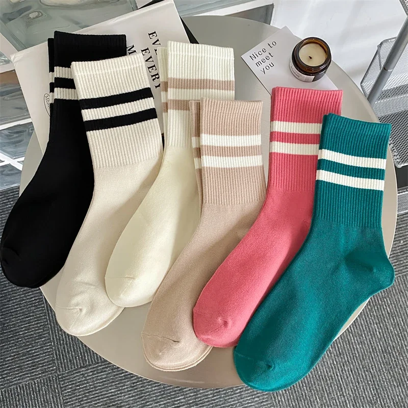Frauen Socken Japanische Mode Herbst Neue Neuheit Candy Farbe Sport Crew Socken Für Mädchen Adrette Gestreiften Socken Casual Image