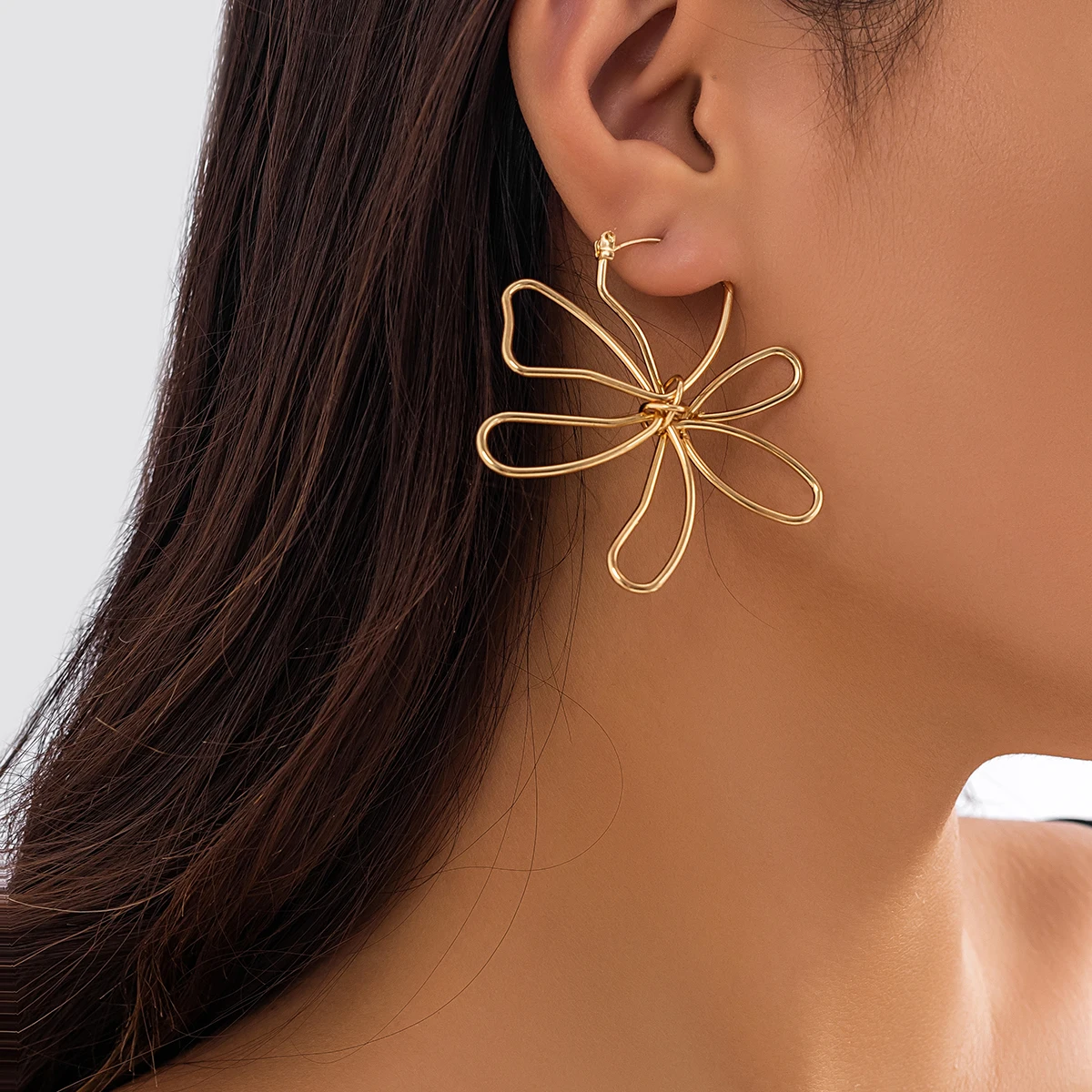 IngeSight.Z Vintage Gold Farbe Metall aushöhlen Große Blume Ohrstecker für Frauen Einfache Geometrische Ohrringe Party Geschenk 2023 Neue