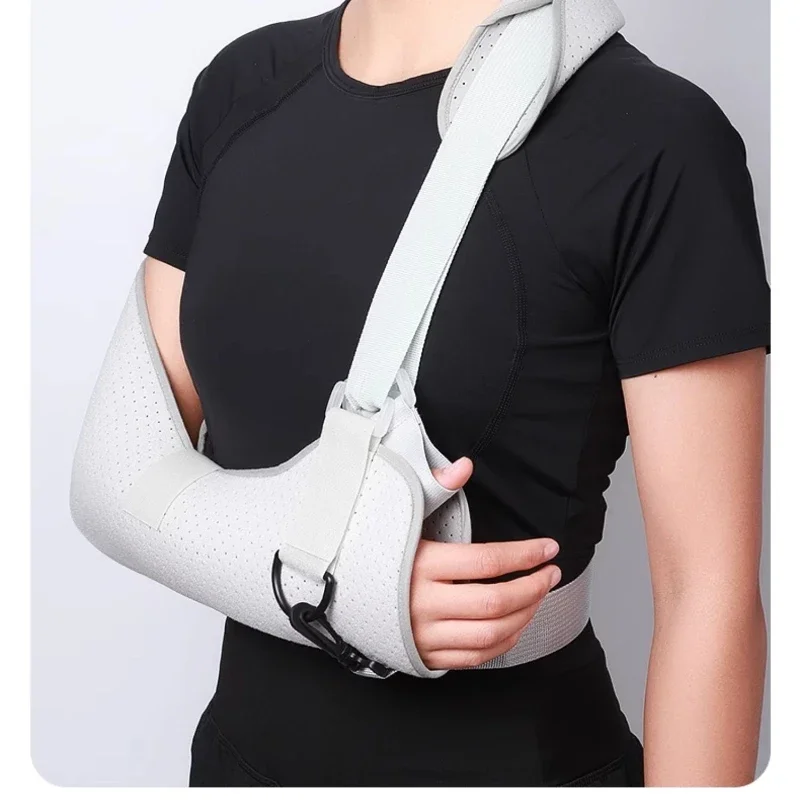 Unterarmschlinge, Bruch, Armfixierung, Klammer, Ellenbogenverletzung, postoperativ, mit Ellenbogengelenkschutz, Handgelenk, Ellenbogen, Unterarmstütze Image