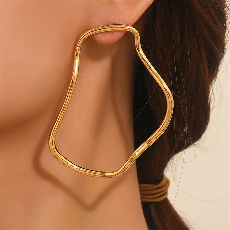 Minimalistische unregelmäßige hohle Geometrie Metall große Ohrstecker Punk Statement Gold Farbe Ohrring Damen Charm Ohrschmuck Geschenke