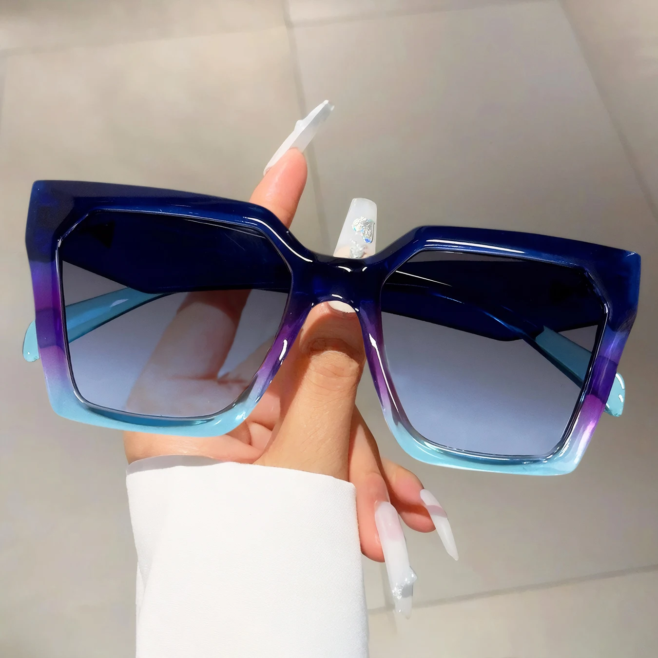 2023 Neue übergroße Sonnenbrille mit quadratischem Rahmen für Damen, trendiger Modestil, bunte Rahmenschirme Image