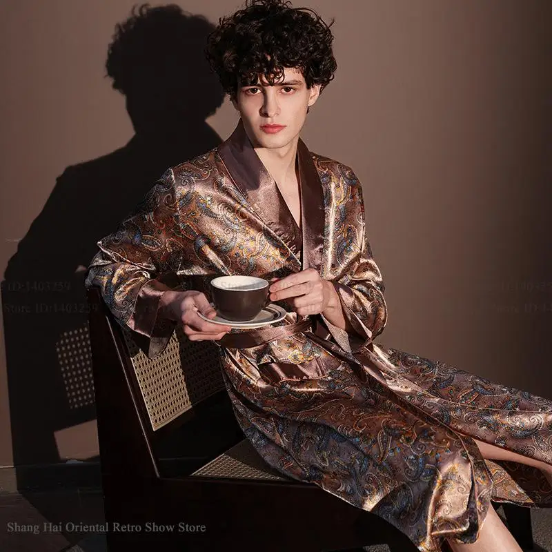 Neuer Herren-Bademantel mit Druckmuster, Kimono-Stil, Frühling/Sommer Schlafanzug, Lockere Seiden-Satin Nachtwäsche, Homewear Image