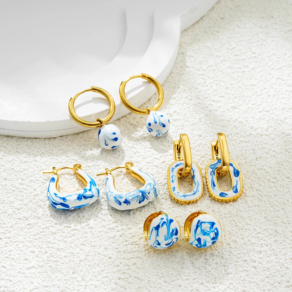 Vintage weiße und blaue Blumen-Emaille-Perlen-Creolen für Frauen, vergoldeter Edelstahl, Huggies-Ohrring, kreativer Schmuck, Geschenk