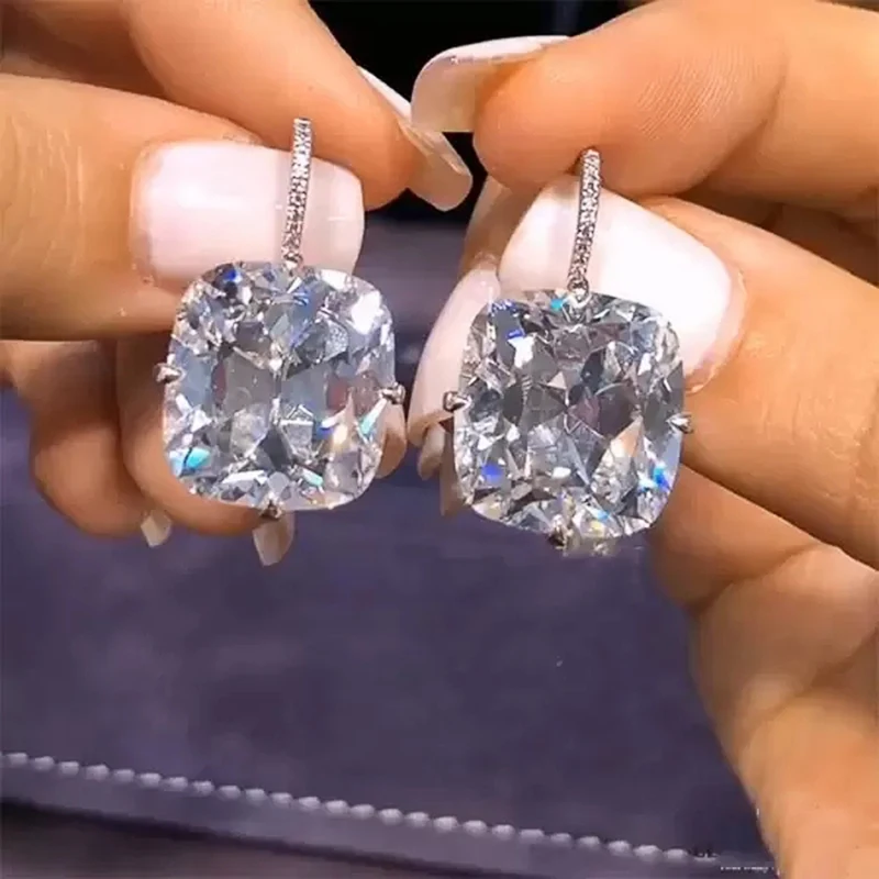 Huitan Chic Damen-Tropfenohrringe, silberfarben, mit großem CZ-Stein, wunderschöner weiblicher Party-Schmuck, Jahrestagsgeschenk, Ohrring für Mädchen Image
