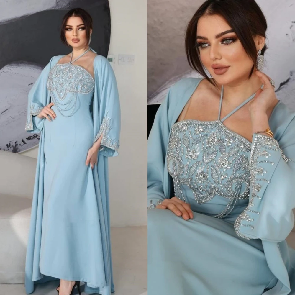 Maßgeschneidertes Jiayigongs Perlen drapiertes Strandkleid in A-Linie mit Neckholder, maßgeschneidertes Anlasskleid Midi es Image