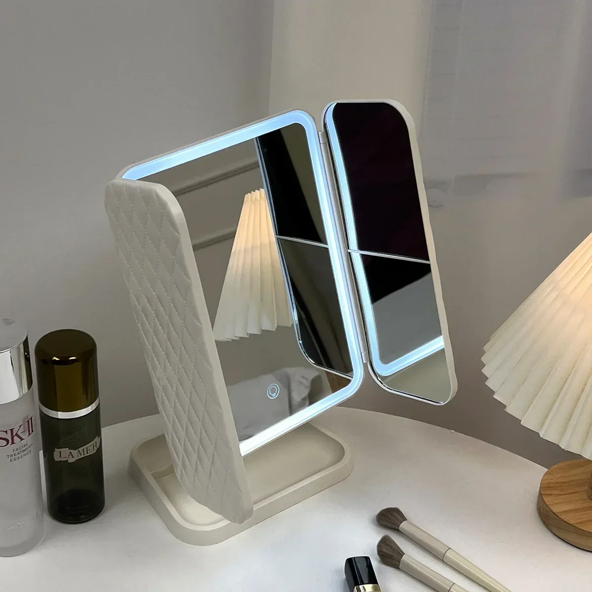 Dreifach beleuchteter Make-up-Spiegel mit 2X/3X/10X Vergrößerung, 3 Farblichtern & Touch-Sensor, wiederaufladbarer Reise-Kosmetikspiegel als Geschenk