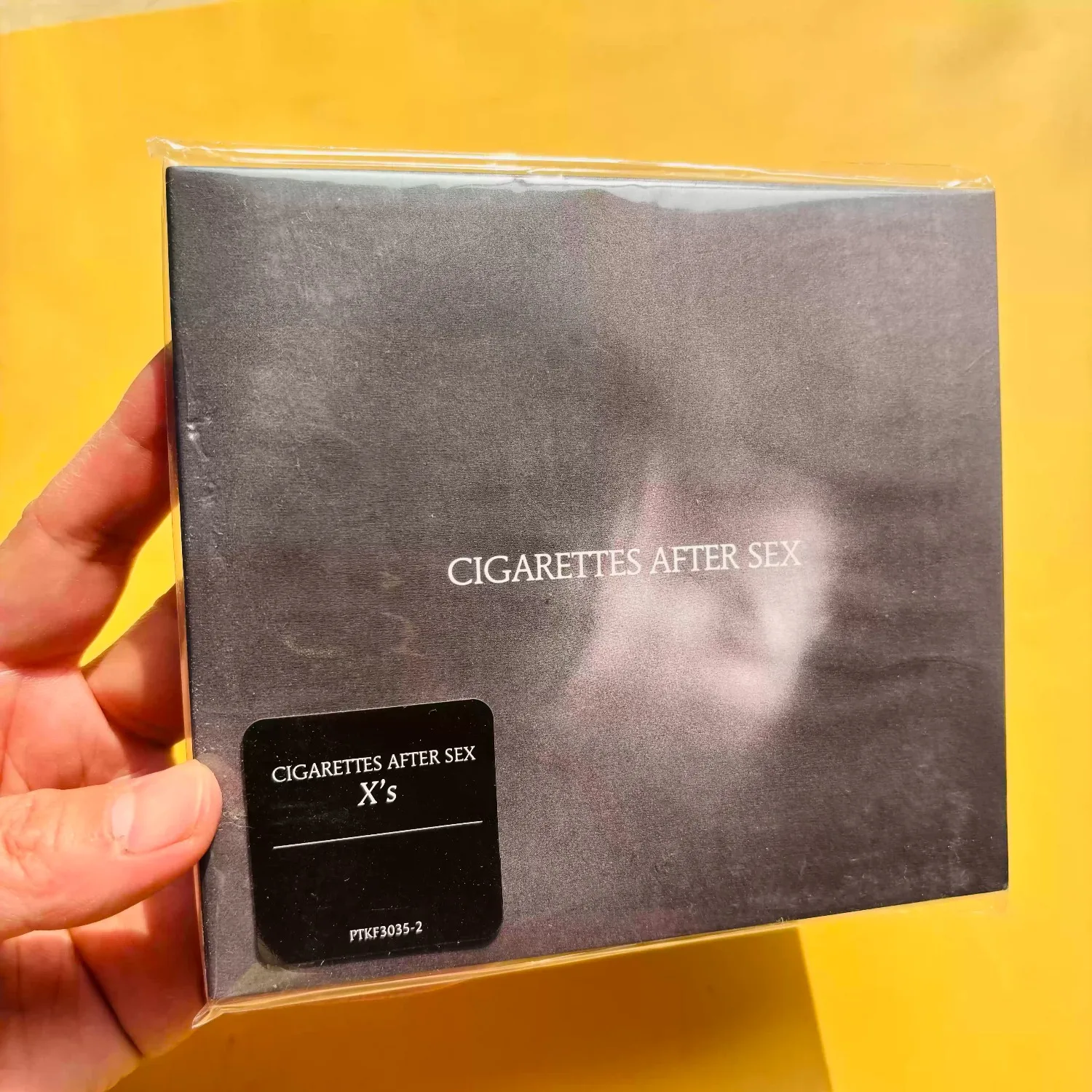 Cigarettes After Sex "X's" Definitives Indie-Pop-Dream-Pop-Slowcore-Meisterwerk, ikonisches Alternative-Pop-Studioalbum Image