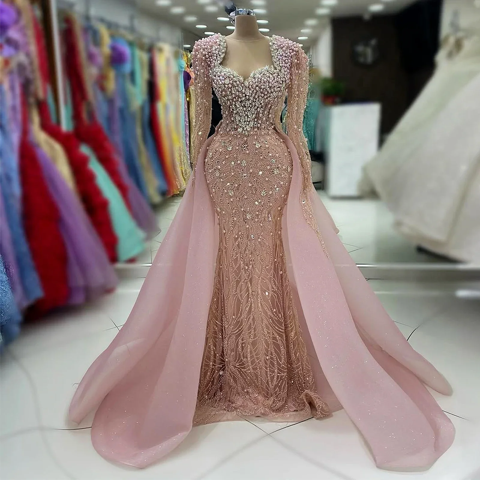 Elegante rosa, perlenbesetzte Meerjungfrauen-Abendkleider aus Kristallspitze mit abnehmbarer Schleppe, Party- und Ballkleider, elegante Festkleider