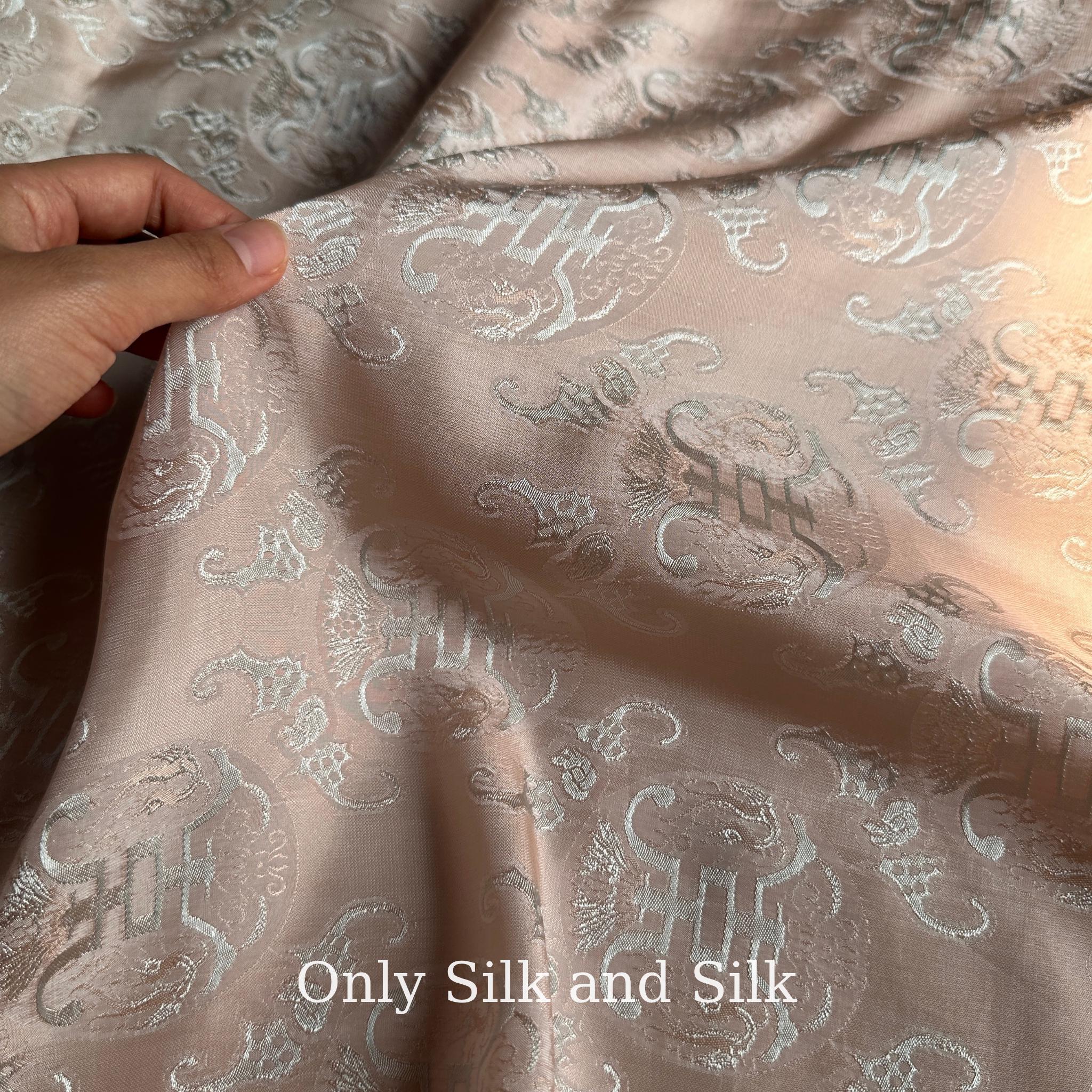 Tessuto di seta di gelso, seta naturale, seta di lusso, pura seta tagliata su misura, seta fatta a mano, seta beige marrone con motivi Thọ dơi, seta f