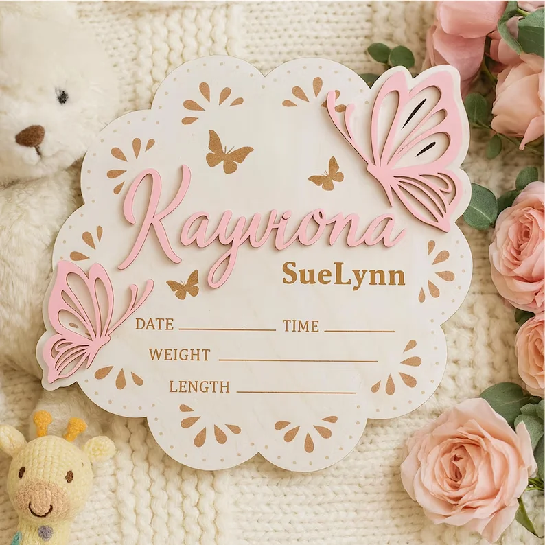 1 Stück Baby-Geburtsanzeige mit Schmetterling, personalisiertes Holzschild mit Neugeborenen-Namen, individuelle Geburtsdaten-Plakette Image