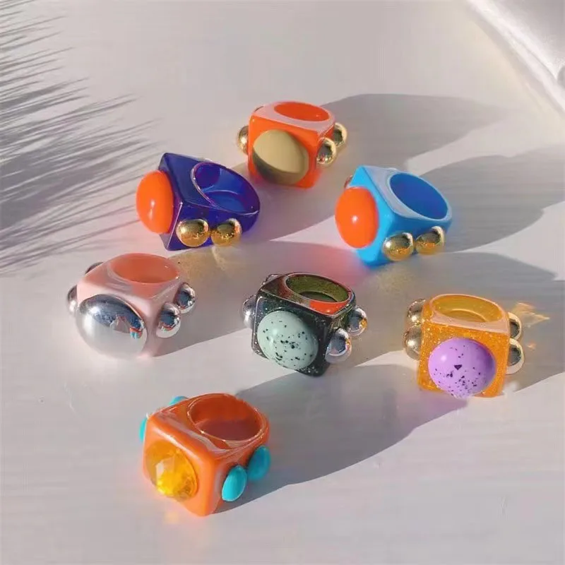 Böhmen Übertrieben Harz Ring Für Frau Acryl Metall Streifen Sind Rot Und Grün Quadrat Harz Farbe Ring Punk Schmuck Zubehör