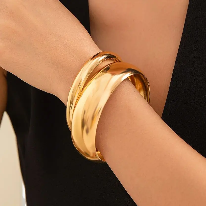 2 Teile/satz Punk Klassische Gold Farbe Breite Armreifen für Frauen Übertrieben Schwere Metall Große Armband Luxus Hochzeit Schmuck Zubehör
