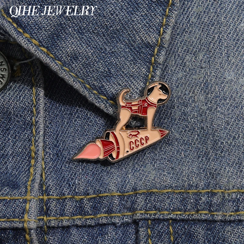 Cartoon Raum Rakete Hund Brosche Emaille Pins benutzer definierte Astronaut Hund Abzeichen lustige Tiers chmuck Zubehör Geschenk für Kinder Freunde Image